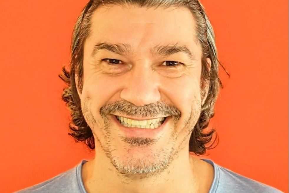 Assistente social, atuando com famílias em situação de rua, criança, adolescentes e famílias da proteção social básica e especial de média e alta complexidade, bem como, pessoas com idade igual ou maior que 60 anos; como coordenador de projeto, atuando na